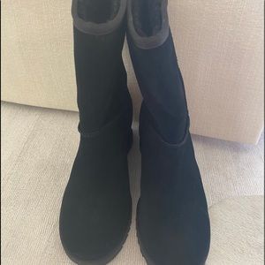 Size 9 Medium Height Women Ugg Boots